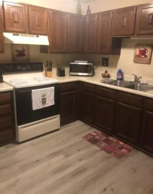 HCHideaway-Quiet, Cottagelike!  Pet Friendly!  Close to airport.