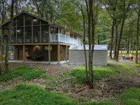 Frolic on Fern by AvantStay Enclosed Deck w Forest Views Bar Hotels in Tunkhannock Township
