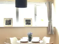 Apartment in Swinton with Free Parking–  Sleeps 4 Hotels in Worsley