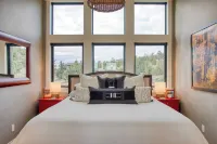 Hat Rock Loop by AvantStay Secluded Powell Butte Escape w Hot Tub Views