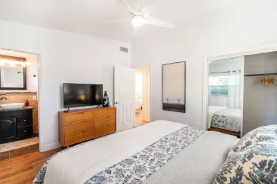 Blue Oasis 3BR w/ Heated Saltwater Pool Hotels near Bardmoor Promenade