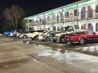 Motor Inns of America - parking
