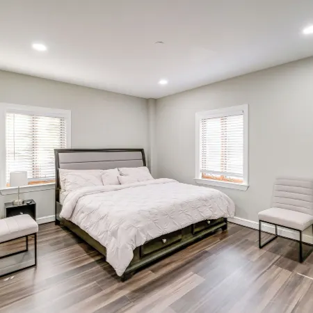 Silver Springs Home Walk to Downtown!