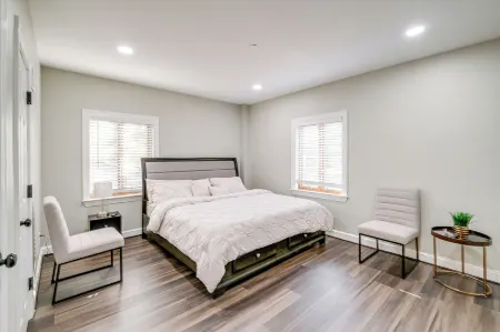 Silver Springs Home Walk to Downtown! Отели рядом с достопримечательностью «Серебряная весна»