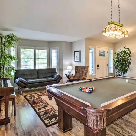 Hot Tub and Fire Pit Reno Gem 12 Mi to Skiing