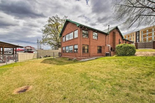 Lakefront Gem w/ Docks on Central Ave - Country Houses