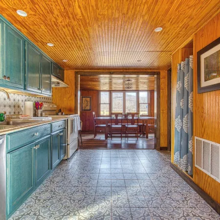 Catskills Cottage w/ Deck, 7 Mi to Hunter Mtn