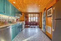 Catskills Cottage w/ Deck, 7 Mi to Hunter Mtn