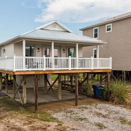 Gulf Shores Cottage w/ Water Views, Walk to Beach!