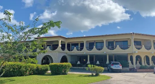 Cortsland Hotel فنادق في Five Islands Village