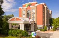 Holiday Inn Express & Suites Chattanooga Downtown Hotels in Chattanooga