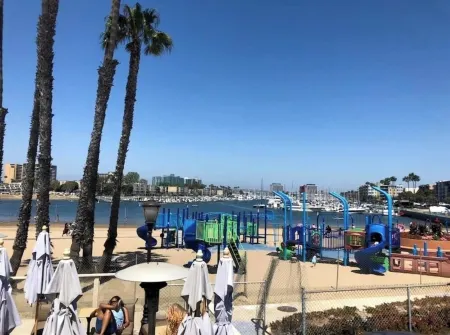 Oceanfront Bliss, Beach & Marina Views, Roomy 1BR Отели рядом с достопримечательностью «Fisherman's Village»