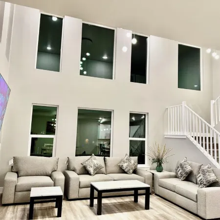 Le: 4-Bedroom 3Full Bathroom House in Gorgeous Anchorage Neighborhood with AC