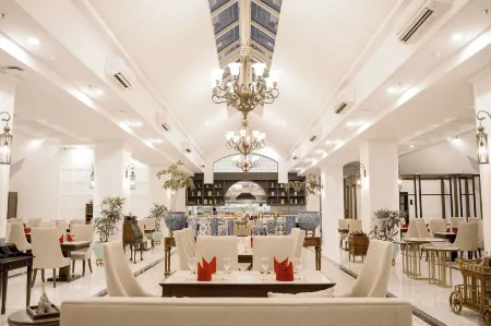 MAHALAYA The Legacy Hotel Отели рядом с достопримечательностью «Balekambang Park»