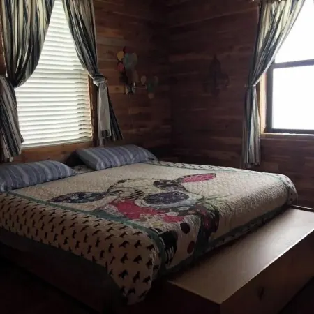 The Connie Cabin Отели в г. Комптон