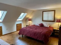 4bd/3b -Tranquil Lakefront rental neighboring Lake Winnipesaukee & Squam