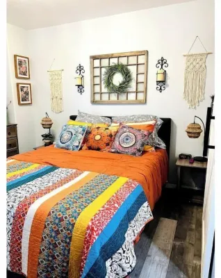 Quaint 1-bedroom home in downtown Montrose 016292 Hotels in Montrose