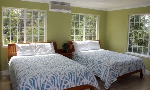 Safe Hilltop Villa in Gated Community on Main Island(Colon) 5 minutes from Town