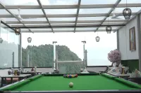 Nuri's Nest and Notch