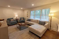 4 Br Sleeps 10 Near Uga & Downtown