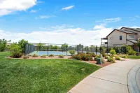 Coral Paradise Community Pool