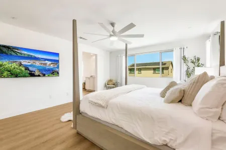 Charming 7-bedroom house Pickleball+Spa+Pool+BBall+13Beds