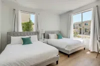 Charming 7-bedroom house Pickleball+Spa+Pool+BBall+13Beds