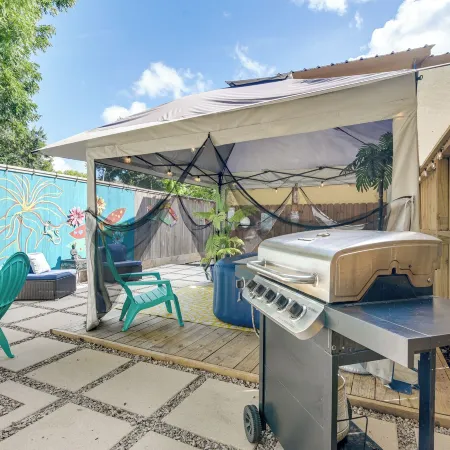 Bacliff Apartment w/ Hot Tub - 3 Mi to Boardwalk!