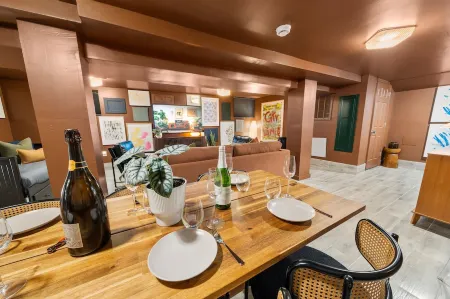 NYC Neighbor Duplex Delight 35 mins w/ Parking