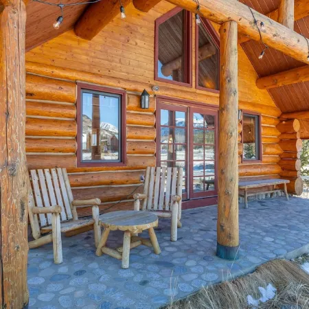 Stunning cabin on 4 acres of land near Breck, mountain views and on-site creek