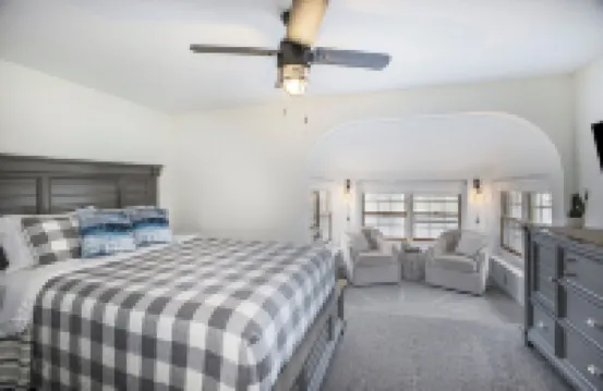 Luxury 3 bedroom waterfront home with indoor hot tub, sauna, paddle boat & kayak