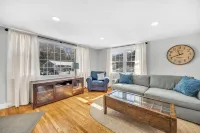 Luxury, New, Quiet - King Beds, 5 minutes to Mohegan Sun Hotels in Montville