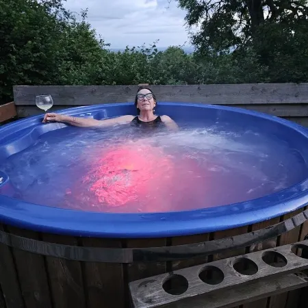 Mountain View Lodge, Luxury Woodland Lodge with Hot Tub