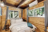 Relaxing Swiss Chalet-Style Cabin