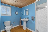 Seashell by the Seashore: Cozy 1BR Cottage Steps from Private Sandy Beach