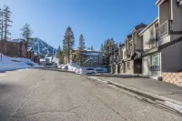 Slopeside Retreat at Mammoth Mountain, Ski-in\Ski-out at Canyon Lodge