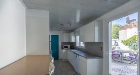 Grande Maison Avec Terrain DE Petanque 3 Chambres Proche Paris Отели в г. Мезон-Альфор