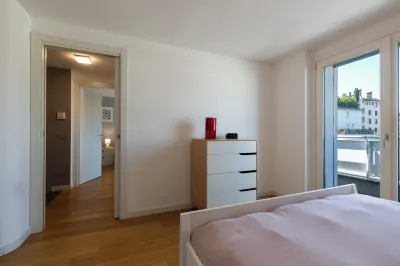 Rolandi Duplex with Terrace Hotellit kohteessa Villapizzone