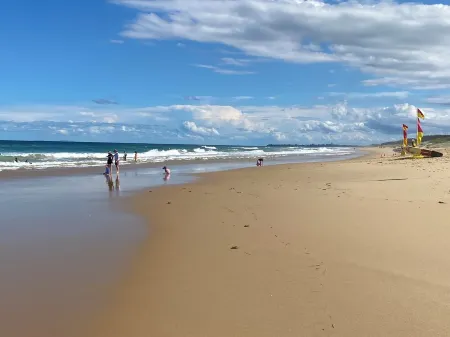 NEW BEACH Luxury 3B 2B unit - Ocean Views!  250m to Buddina Beach!