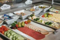 ホテル ガルニ ブルッガー - 朝食
