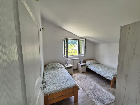 Cozy, Fully Equipped, Free parking & Wifi, Quiet, 2BD