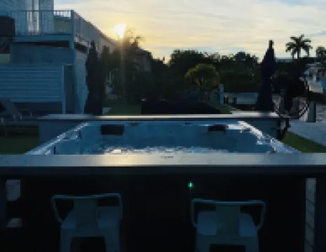 3-bedroom house in Lower Keys with Hot Tub, Sleeps 10+, Pet Freindly