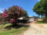 New Cozy 1 Bedroom/Bath Place Only 5 Minutes to Granbury’s Historic Square/Lake