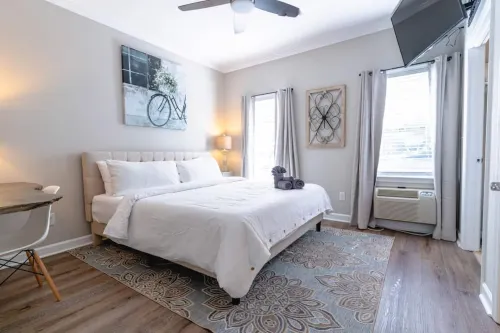 Charming Cottage Retreat with Modern Touches - Cozy Sanctuary Hotels in Montgomery