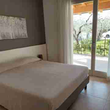 Pergola House 2 - Poolfront with parking space Rooms