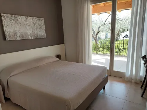 Pergola House 2 - Poolfront with parking space