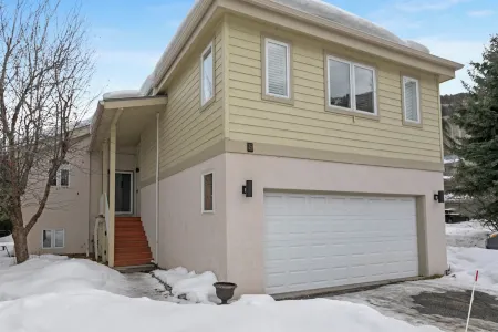 4 Bedroom House On Eagle-Vail Golf Course- 5 min to Beaver Creek & 10 to Vail