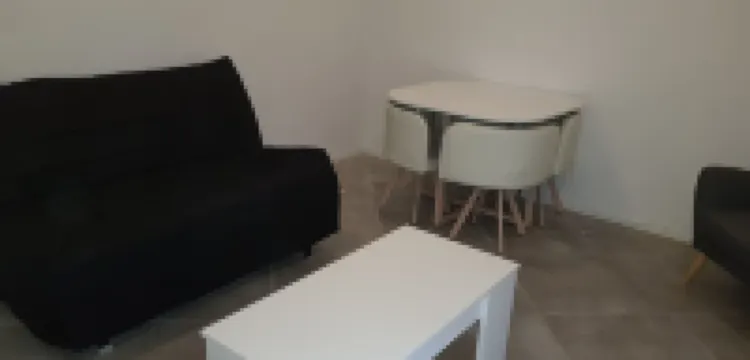 Studio Rénové Intra Muros , Centre Historique , Secteur Vernet