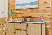 Renovated Bungalow - Downtown - HOT TUB -Dreamy Clawfoot tub! LUXURY!