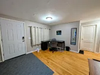 Charming 3-bedroom house with garage in family neighborhood. Hotel a Clay